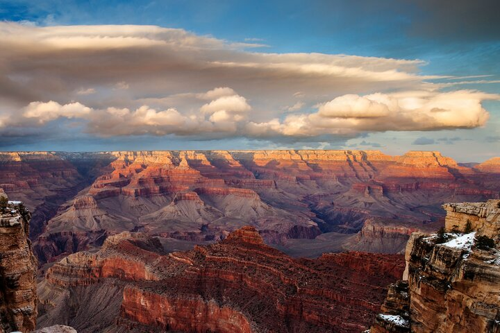 Beautiful lighting on the walls of the Grand Canyon
